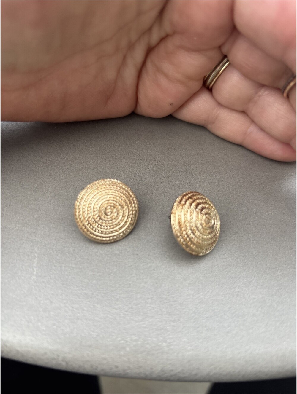 Avon Vintage Gold Tone Textured Concentric Circle Round Button Stud Earrings